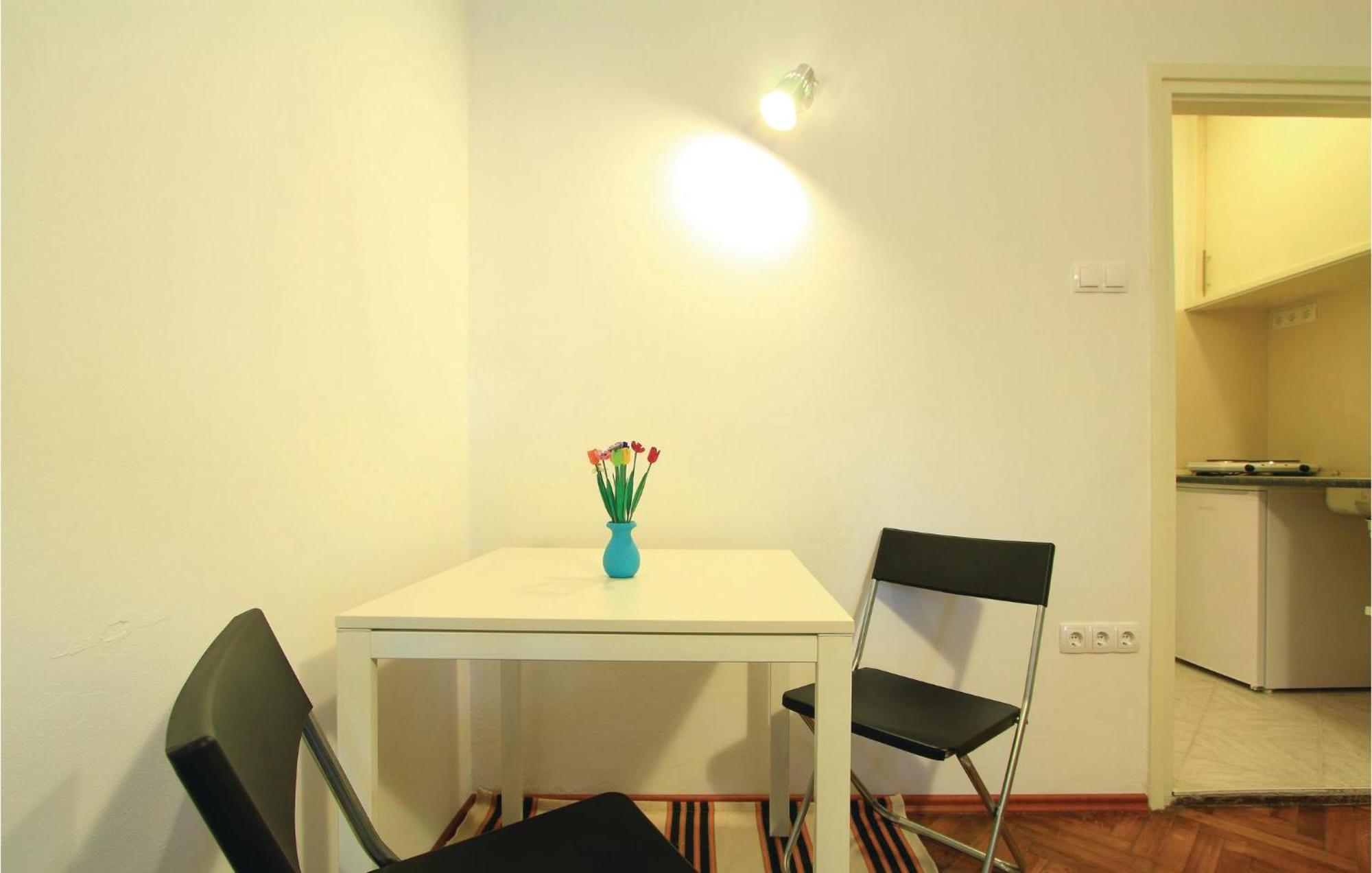 1 Bedroom Awesome Apartment In Пула Екстер'єр фото
