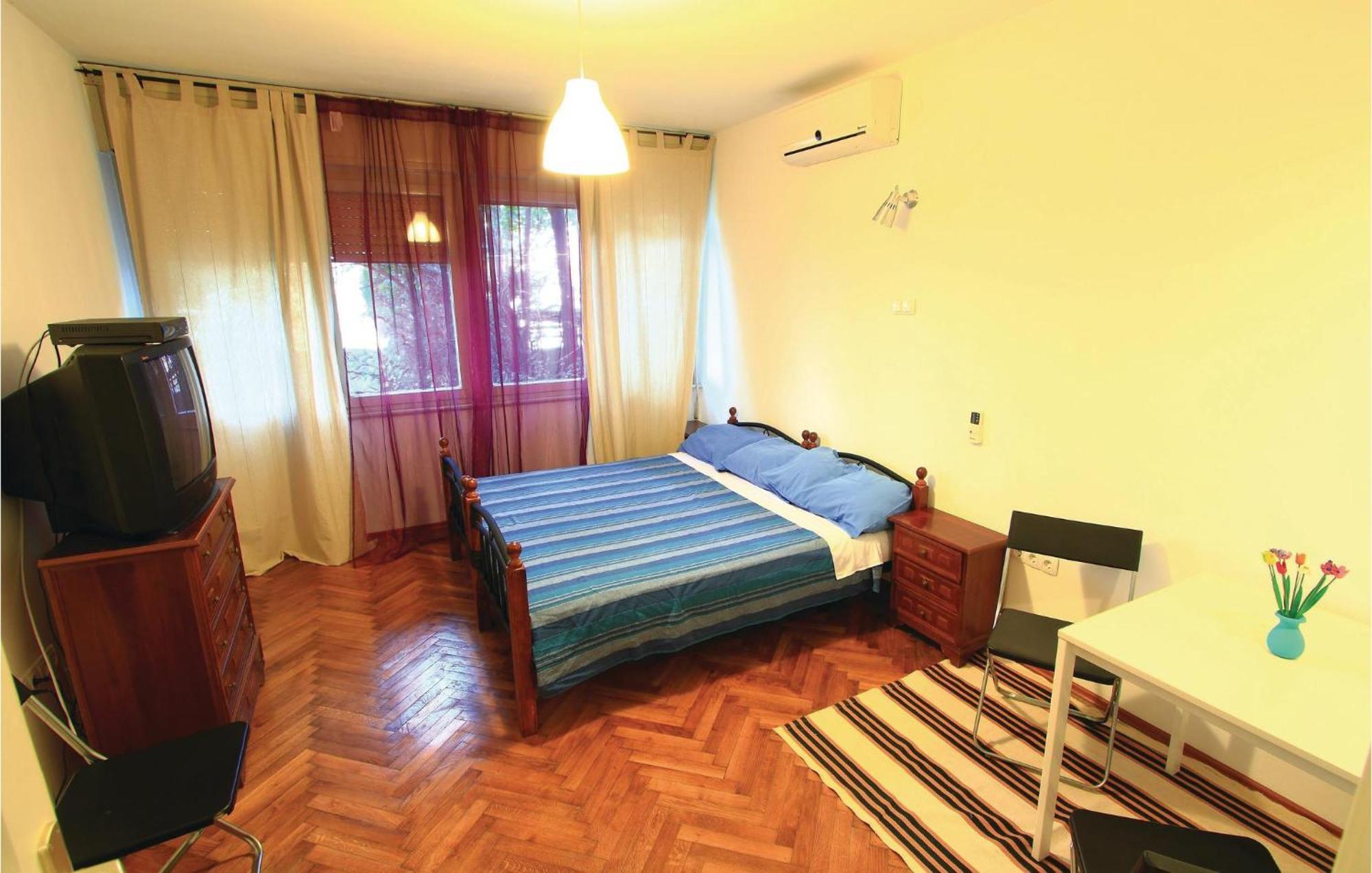 1 Bedroom Awesome Apartment In Пула Екстер'єр фото